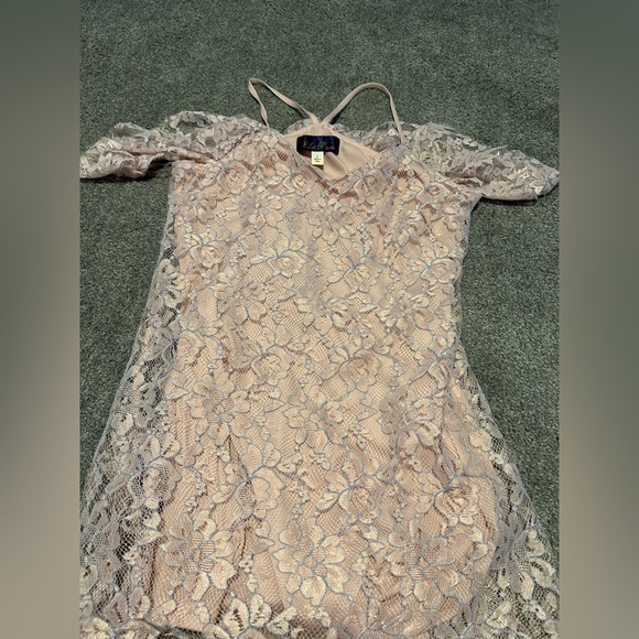 Beautiful Lace Short Dress - Picture 11 of 13